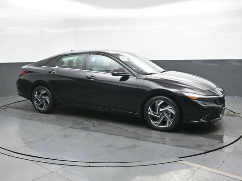 New 2026 Hyundai Elantra Limited FWD image 4