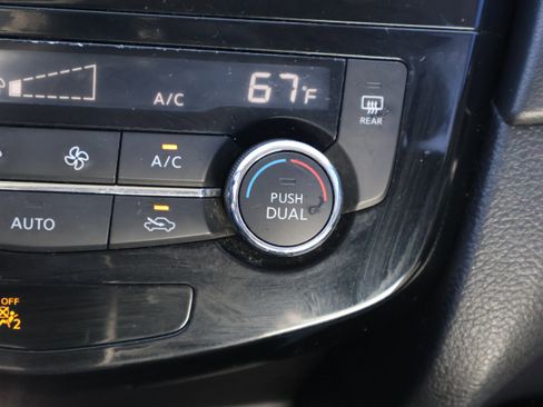 Used 2017 Nissan Rogue SV image 26