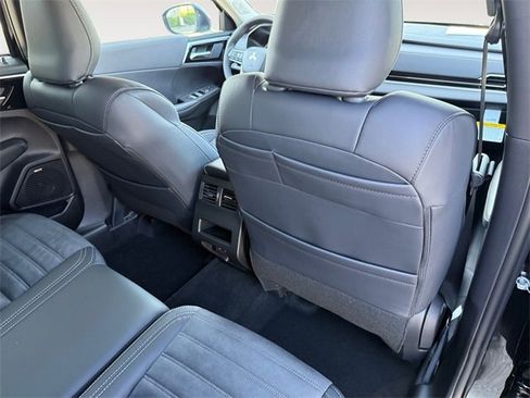 New 2025 Mitsubishi Outlander SE image 26