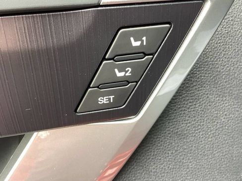 Used 2025 Toyota Tundra Platinum AWD/4WD image 21