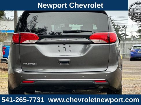 Used 2018 Chrysler Pacifica Touring-L Plus image 6