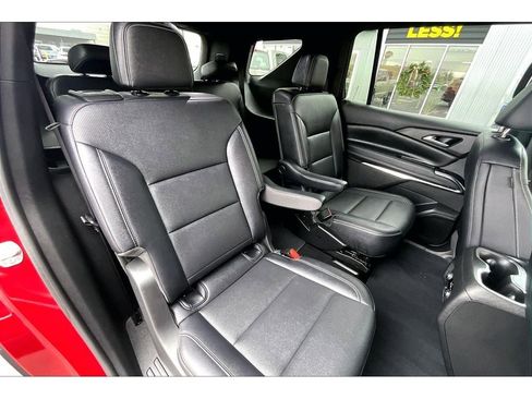 Used 2025 Chevrolet Traverse LT image 28