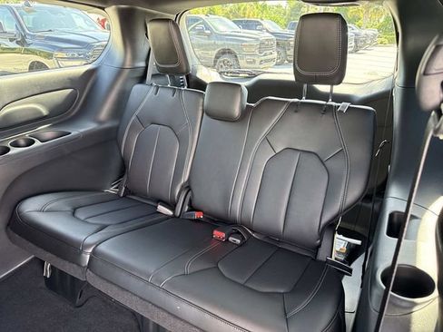 New 2027 Chrysler Pacifica Select FWD image 11