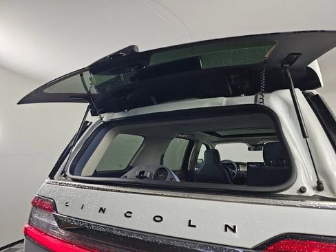 Used 2020 Lincoln Navigator Black Label w/ Cargo Convenience Package image 18