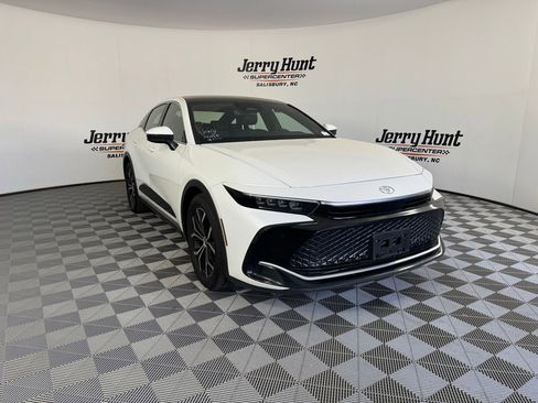 Used 2023 Toyota Crown Limited AWD/4WD image 9