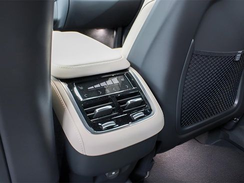 New 2026 Volvo XC90 B6 Plus w/ Protection Package Premier image 12