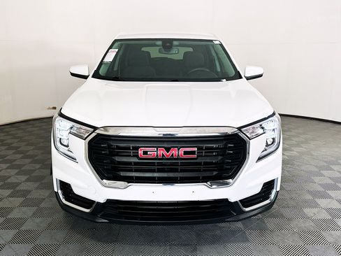 Used 2024 GMC Terrain SLE FWD image 8