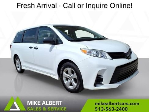 Used 2020 Toyota Sienna L image 1