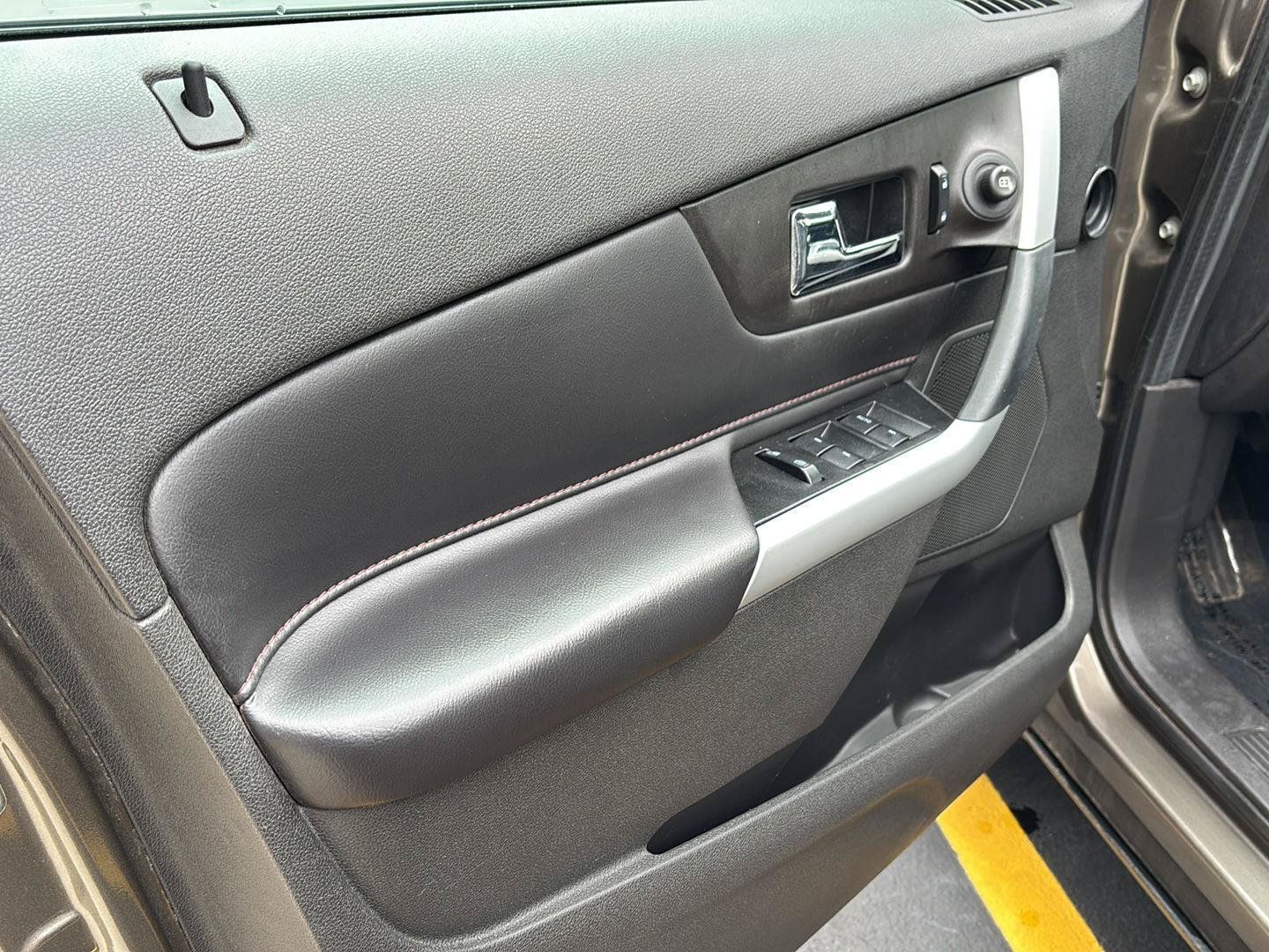 Used 2013 Ford Edge SEL FWD image 10