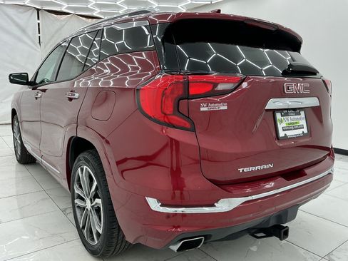 Used 2018 GMC Terrain Denali w/ Advanced Safety Package FWD image 9