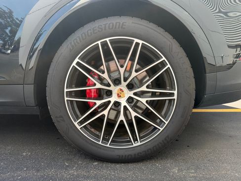 Certified 2025 Porsche Cayenne S AWD/4WD image 10