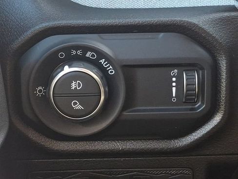 Used 2024 Jeep Gladiator Overland AWD/4WD image 25