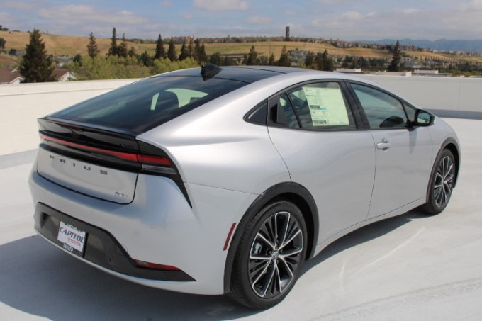 New 2027 Toyota Prius Limited FWD image 3