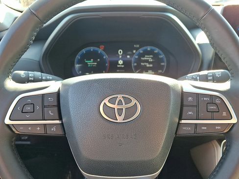 Certified 2025 Toyota Grand Highlander AWD image 19