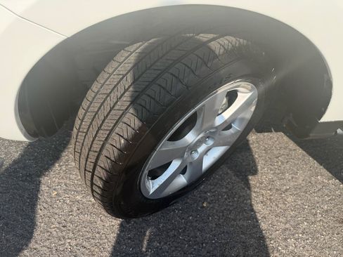 Used 2009 Hyundai Santa Fe Limited FWD image 26