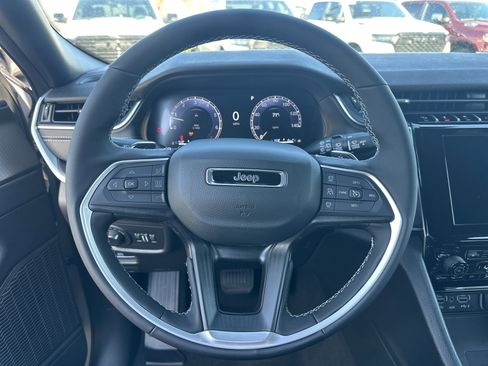 New 2025 Jeep Grand Cherokee L Altitude image 8