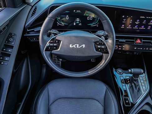 Certified 2025 Kia Niro SX Touring image 16