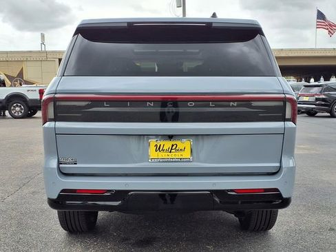 New 2026 Lincoln Navigator Reserve AWD/4WD image 5