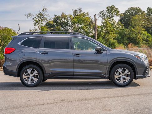 Used 2024 Subaru Ascent Premium w/ Convenience Package image 8