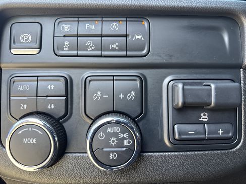 Used 2025 Chevrolet Suburban High Country w/ Sun And Tow Package image 19