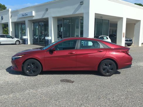 Used 2023 Hyundai Elantra SEL FWD image 4