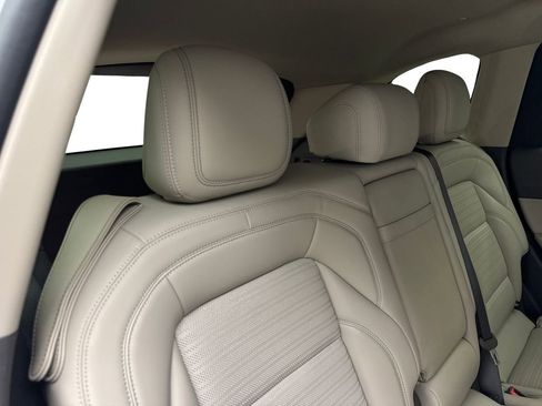 Used 2025 Lincoln Nautilus Reserve AWD/4WD image 40