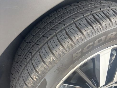 Used 2024 Nissan Pathfinder Platinum image 7