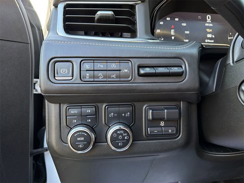 Used 2024 GMC Yukon XL Denali Ultimate image 28