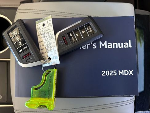 Used 2025 Acura MDX SH-AWD w/ Technology Package image 38