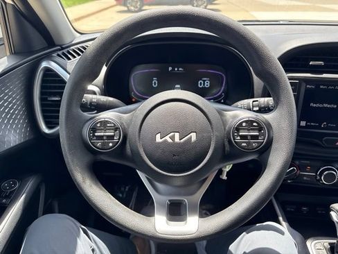 Used 2025 Kia Soul LX FWD image 26