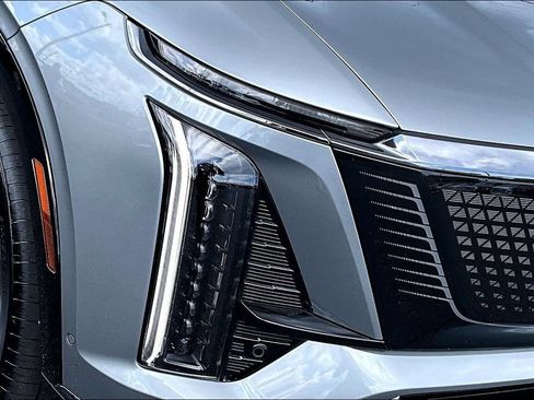 Certified 2026 Cadillac Vistiq Sport w/ LPO, Floor Liner Package AWD/4WD image 33