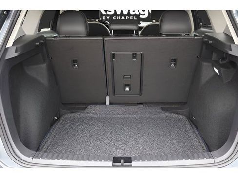 Certified 2025 Volkswagen Taos SE FWD image 16