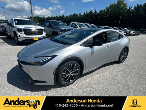 Used 2024 Toyota Prius XLE FWD image 1