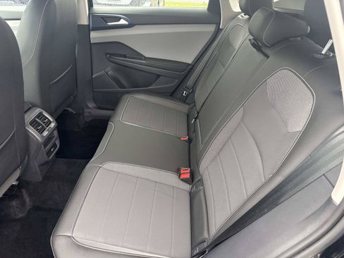 Certified 2024 Volkswagen Taos SE AWD/4WD image 15