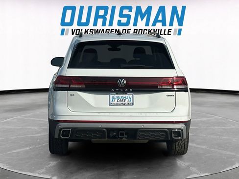 Used 2025 Volkswagen Atlas Peak Edition SE image 5