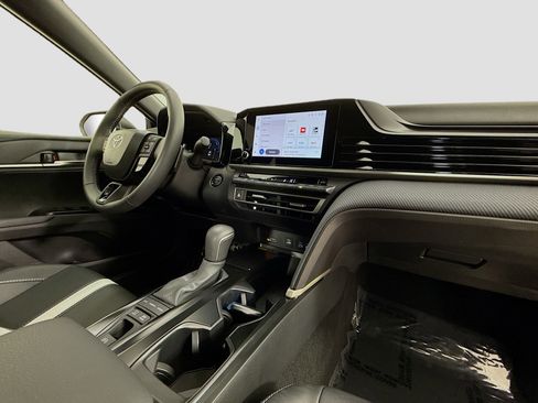 Used 2025 Toyota Camry XSE image 32