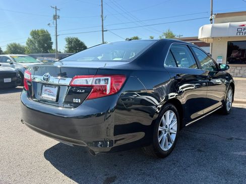 Used 2012 Toyota Camry XLE w/ Leather Pkg FWD image 4