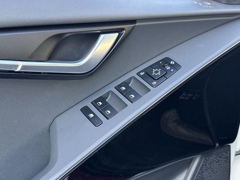 New 2025 Kia Niro EX Touring image 4