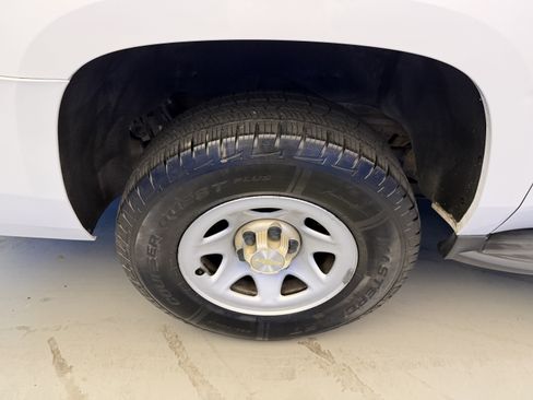 Used 2015 Chevrolet Suburban 4WD image 8