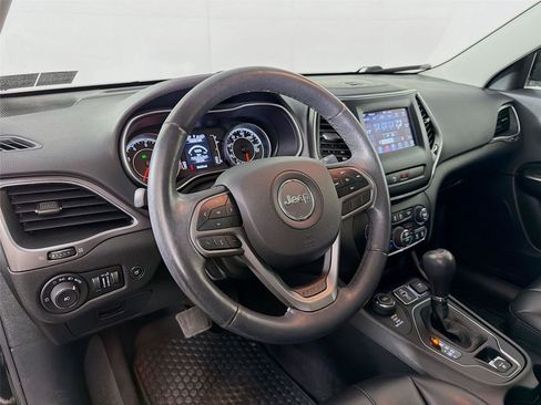 Used 2019 Jeep Cherokee Latitude Plus w/ Comfort/Convenience Group AWD/4WD image 9