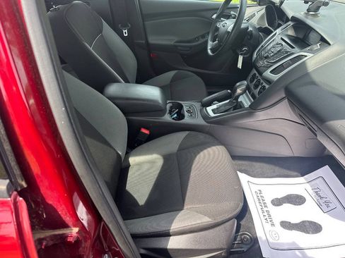 Used 2014 Ford Focus SE w/ SE Winter Package FWD image 10