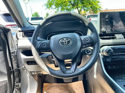 Used 2025 Toyota RAV4 XLE FWD image 13