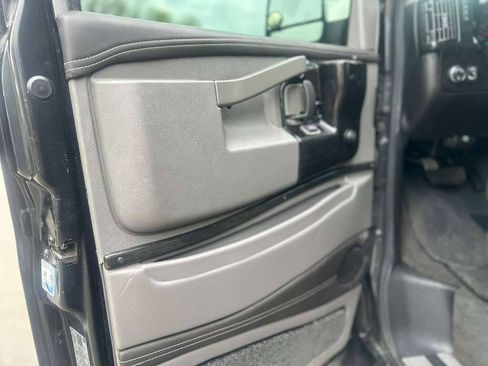 Used 2019 Chevrolet Express 2500 Extended w/ Enhanced Convenience Package RWD image 10