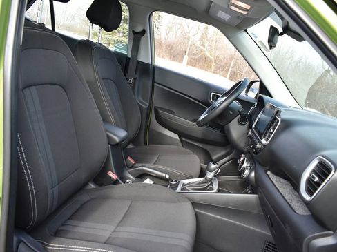 Used 2024 Hyundai Venue SEL image 31