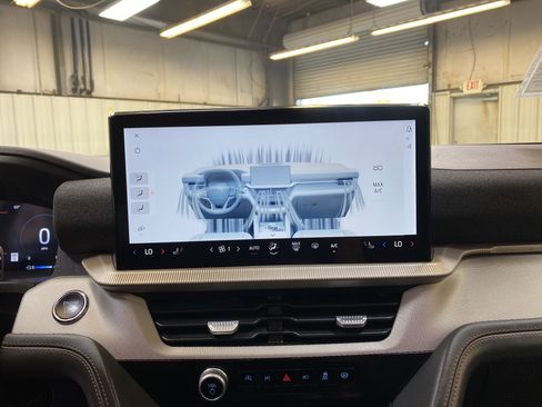 Used 2025 Ford Explorer Active image 42