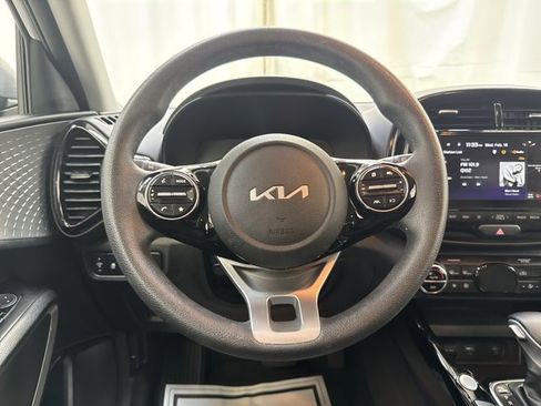 Used 2023 Kia Soul S image 16