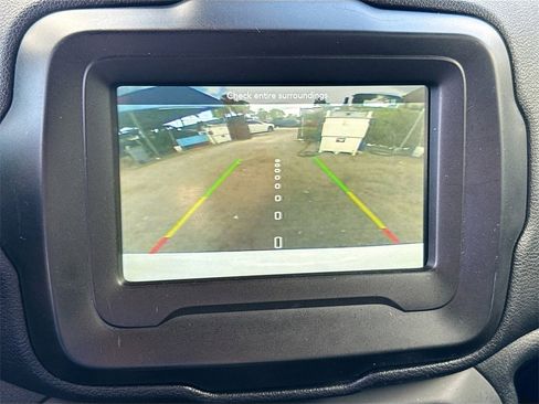 Used 2018 Jeep Renegade Latitude image 15