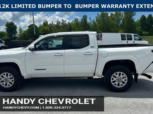 Used 2025 Toyota Tacoma SR5 AWD/4WD image 7