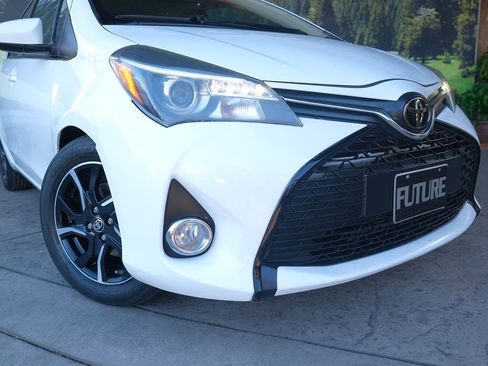 Used 2016 Toyota Yaris SE image 7