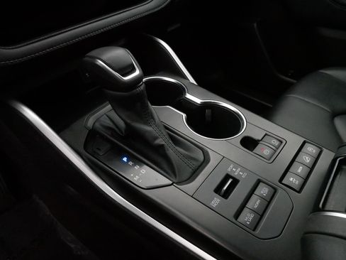 Used 2022 Toyota Highlander XLE image 24